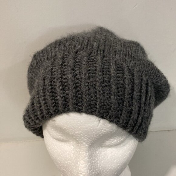 Grey knitted beanie hat - Picture 5 of 11